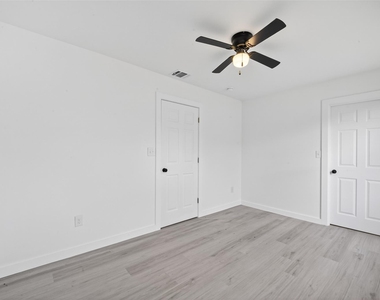 9009 Hilda Street - Photo Thumbnail 8