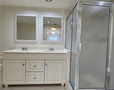 6025 Chardonnay Lane - Photo Thumbnail 18
