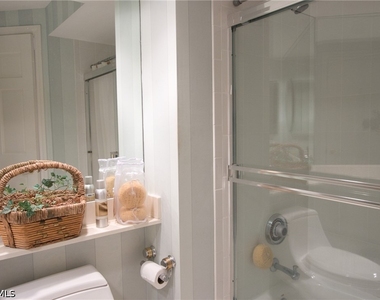 8990 Bay Colony Drive - Photo Thumbnail 15