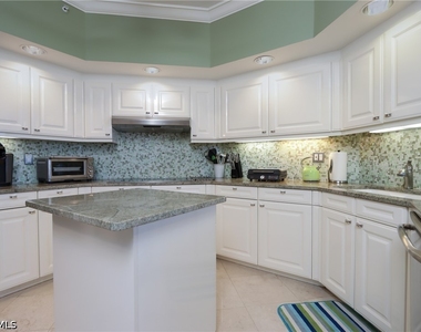 8990 Bay Colony Drive - Photo Thumbnail 7