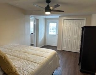913a Atchison Street N - Photo Thumbnail 13