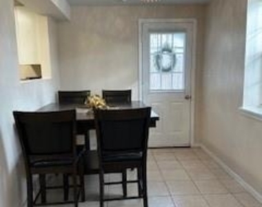 913a Atchison Street N - Photo Thumbnail 2