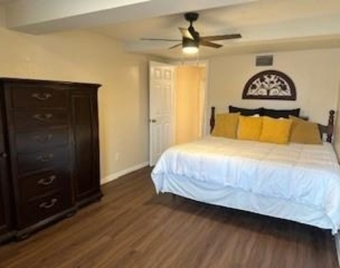 913a Atchison Street N - Photo Thumbnail 10