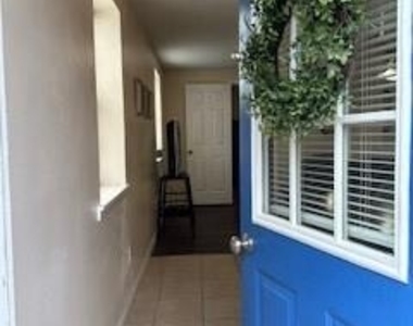 913a Atchison Street N - Photo Thumbnail 1