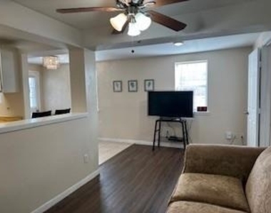 913a Atchison Street N - Photo Thumbnail 9