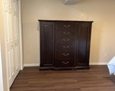 913a Atchison Street N - Photo Thumbnail 11