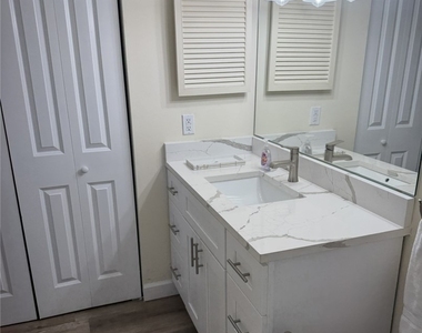 1900 Alamanda Drive - Photo Thumbnail 12