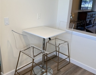 1900 Alamanda Drive - Photo Thumbnail 2