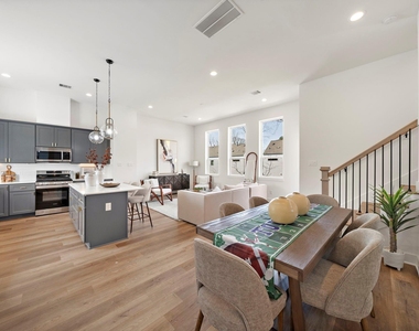 835 Elkhart Street - Photo Thumbnail 8