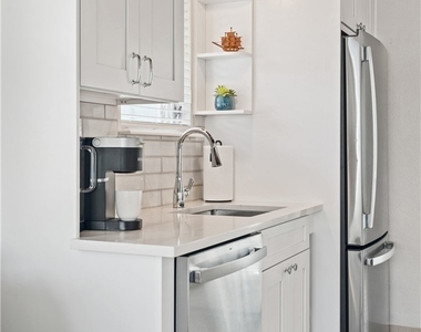 2134 Palm Street - Photo Thumbnail 7