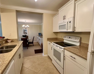 555 Park Shore Drive - Photo Thumbnail 9