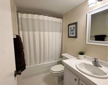 555 Park Shore Drive - Photo Thumbnail 26