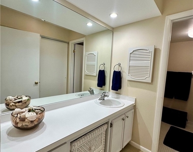 555 Park Shore Drive - Photo Thumbnail 18