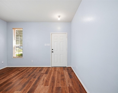 8010 Singing Sonnet Lane - Photo Thumbnail 2