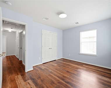 8010 Singing Sonnet Lane - Photo Thumbnail 17