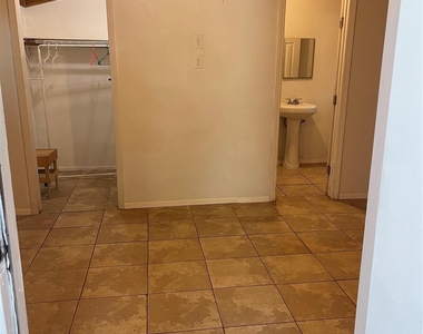 1472 1/2 Godwin Street - Photo Thumbnail 4