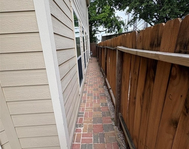 2209 Alabama Street - Photo Thumbnail 5