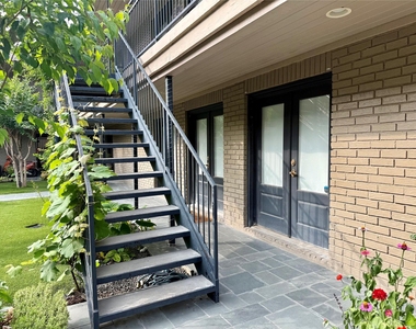 1410 Hyde Park Boulevard - Photo Thumbnail 23
