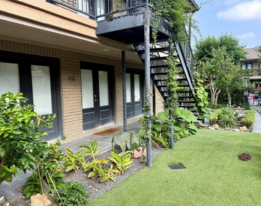 1410 Hyde Park Boulevard - Photo Thumbnail 22