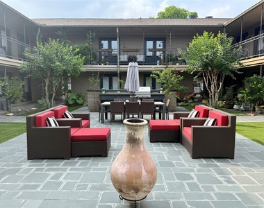 1410 Hyde Park Boulevard - Photo Thumbnail 30