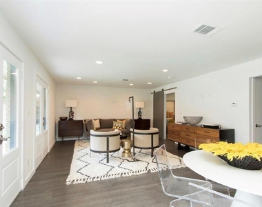 1410 Hyde Park Boulevard - Photo Thumbnail 16