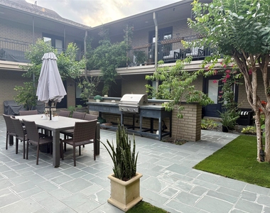 1410 Hyde Park Boulevard - Photo Thumbnail 31