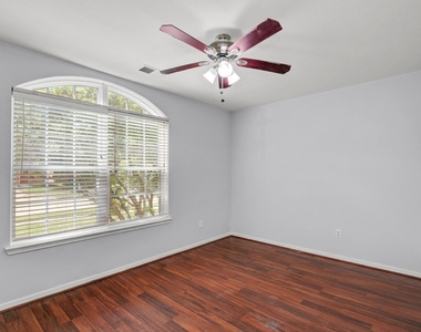 17050 Clan Macintosh Drive - Photo Thumbnail 8