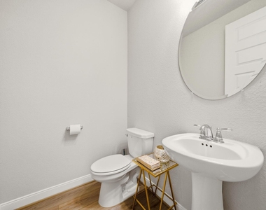 21419 Waldenburg Place - Photo Thumbnail 13