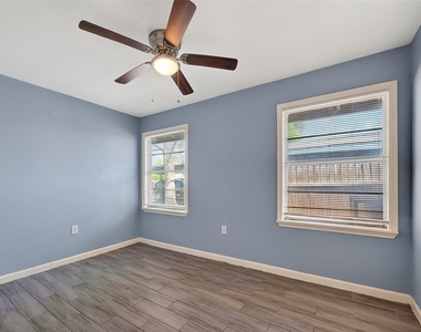 6022 Lyndhurst Drive - Photo Thumbnail 7