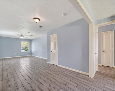 6022 Lyndhurst Drive - Photo Thumbnail 15