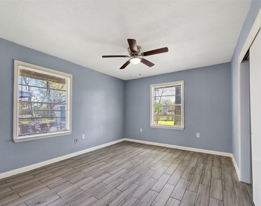 6022 Lyndhurst Drive - Photo Thumbnail 9