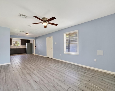 6022 Lyndhurst Drive - Photo Thumbnail 14