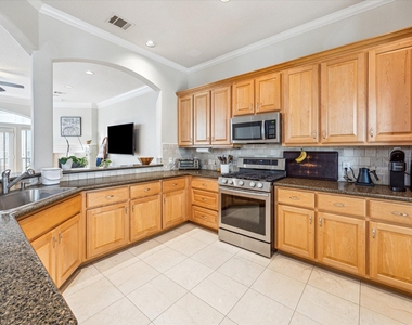 107 Detering Street - Photo Thumbnail 9