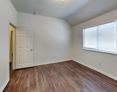 30 Huntington Bend Drive - Photo Thumbnail 12