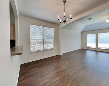 30 Huntington Bend Drive - Photo Thumbnail 2