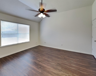 30 Huntington Bend Drive - Photo Thumbnail 7