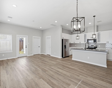 11303 Stonework Grove Lane - Photo Thumbnail 7
