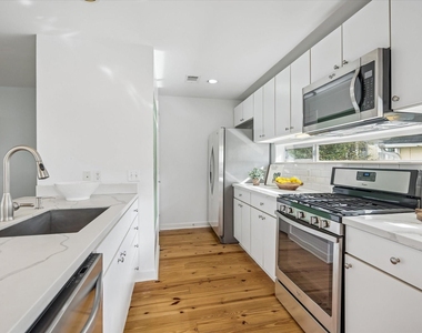 2508 Calumet Street - Photo Thumbnail 7