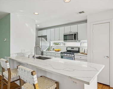 2508 Calumet Street - Photo Thumbnail 6