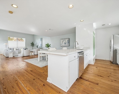 2508 Calumet Street - Photo Thumbnail 9
