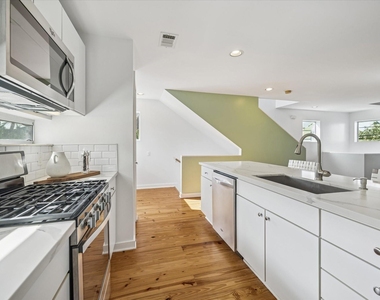 2508 Calumet Street - Photo Thumbnail 8