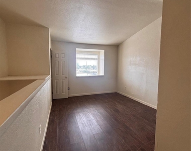 2110 Wilcrest Drive - Photo Thumbnail 20