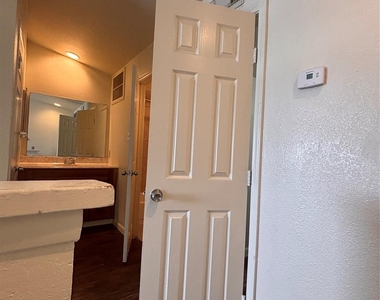 2110 Wilcrest Drive - Photo Thumbnail 19