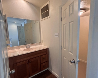 2110 Wilcrest Drive - Photo Thumbnail 16