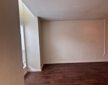 2110 Wilcrest Drive - Photo Thumbnail 4