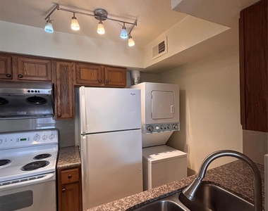 2110 Wilcrest Drive - Photo Thumbnail 9