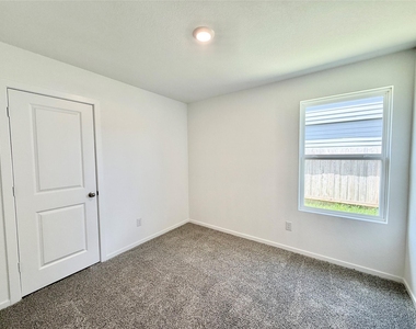 40839 Hawthorne Glades Street - Photo Thumbnail 10