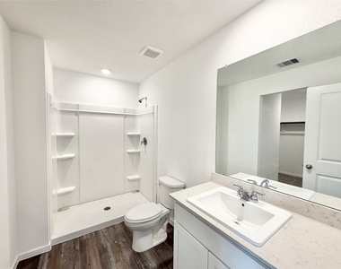 40839 Hawthorne Glades Street - Photo Thumbnail 9