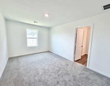 40839 Hawthorne Glades Street - Photo Thumbnail 7