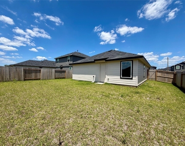 40839 Hawthorne Glades Street - Photo Thumbnail 13